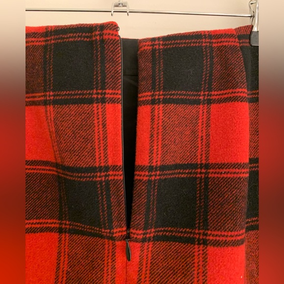 Plaid skirt. Red and black. Size 6. Uniqlo. - Picture 3 of 4